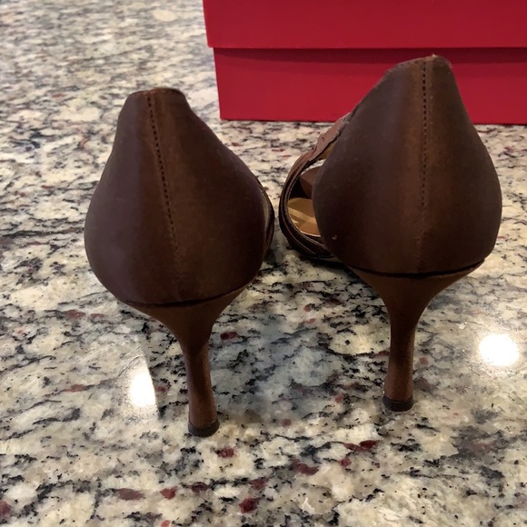 Ellen Tracy Espresso Talia Heels - Picture 6 of 7